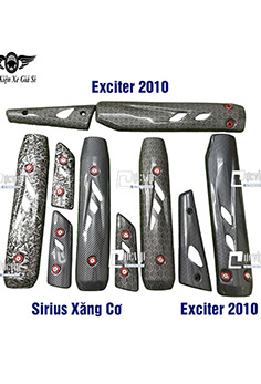 Ốp Che Pô Exciter 2010, Sirius Xăng Cơ Thép Sơn Carbon [Tặng Ốc + Lông Đền Đỏ] MS6794